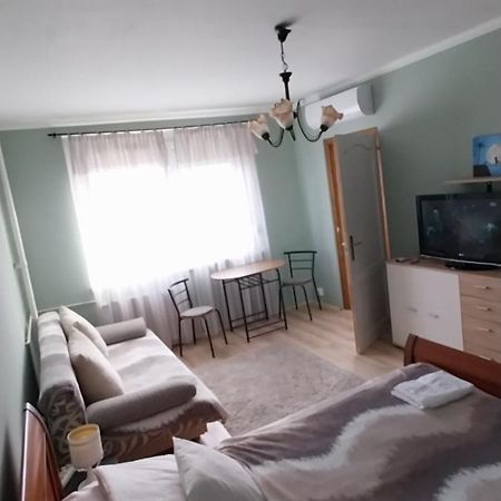 Panel Hause Kazincbarcika Apartment Exterior photo